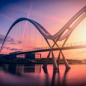 Peinture sur toile Pont Infinity, Royaume-Uni – Image 1